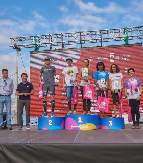 Yeray Durán y Christelle Bard se coronan vencedores de la Ultra de la Cajamar Tenerife Bluetrail 2017. · foto 9