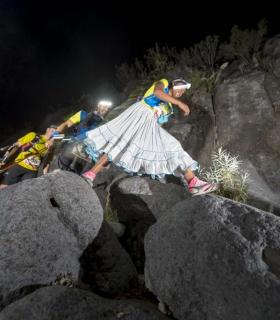 Yeray Durán y Christelle Bard se coronan vencedores de la Ultra de la Cajamar Tenerife Bluetrail 2017. · foto 3