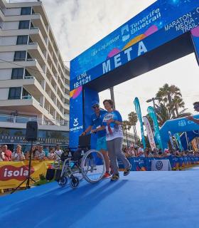 Yeray Durán y Christelle Bard se coronan vencedores de la Ultra de la Cajamar Tenerife Bluetrail 2017. · foto 12