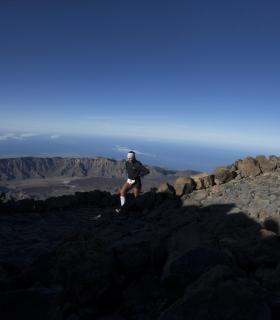 Yeray Durán y Christelle Bard se coronan vencedores de la Ultra de la Cajamar Tenerife Bluetrail 2017. · foto 1