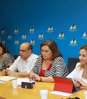 González Taño: Siempre estamos abiertos a negociar acuerdos en favor de la estabilidad y la gobernabilidad de Canarias. · foto 3