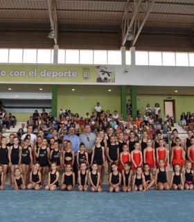 Exhibición de la primera promoción de gimnastas de la escuela Batistana de El Rosario. · foto 1