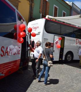 La Plaza de Santiago de Gáldar acogió la celebración del Día del Donante con reconocimiento a los voluntarios. · foto 12