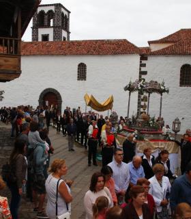 Tacoronte se vuelca en la celebración del Corpus Christi. · foto 1
