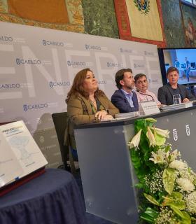 El Cabildo de Tenerife acoge la presentación del libro Emprendedores de Canarias, obra de Francisco Mesa. · foto 1