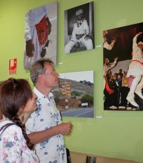 El Aeropuerto de El Hierro acoge la muestra fotográfica La Bajada, imaginario de un Camino. · foto 1