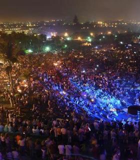 El fuego y la música reinaron en Playa Jardín en la noche de  San Juan. · foto 1
