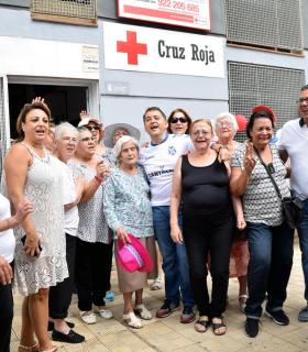 El Día del Vecino en Ofra confirma el gran músculo asociativo y comercial de la capital. · foto 1