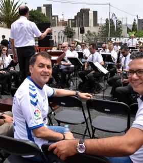 El Día del Vecino en Ofra confirma el gran músculo asociativo y comercial de la capital. · foto 2