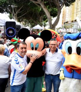El Día del Vecino en Ofra confirma el gran músculo asociativo y comercial de la capital. · foto 4