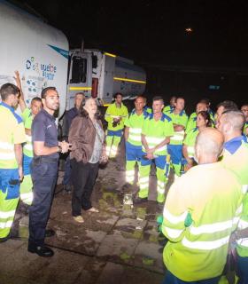 El dispositivo especial de limpieza del Ayuntamiento de Las Palmas de Gran Canaria recoge cerca de 11.000 kilos de basura clasificados en origen tras la celebración de la Noche de San Juan. · foto 6