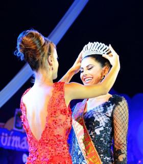 Janis Laura Díaz Almeida, Reina de las Fiestas de San Pedro 2017. · foto 2