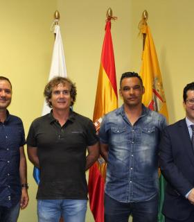 El Ayuntamiento de Arucas recibe en la Casa Consistorial al socorrista Moisés Nahun Pérez Cabrera, referente del Programa de Formación en Alternancia con el Empleo. · foto 6