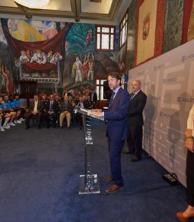 El Cabildo reconoce el esfuerzo del CD Tenerife y asegura que “la ilusión del ascenso sigue viva”. · foto 1