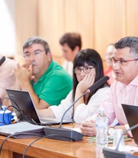 La ULL pondrá en marcha másteres en vulcanología, educación bilingüe y ciencias de las religiones. · foto 2