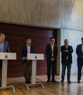 Gobierno y Cabildo cierran el convenio que permitirá actuar en la TF-5. · foto 1