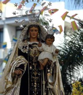 El Puerto de La Cruz se prepara para embarcar a la Virgen del Carmen. · foto 1