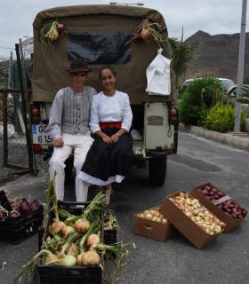 Piso Firme presume de cebollas en la vigésima edición de esta fiesta popular en Gáldar. · foto 16