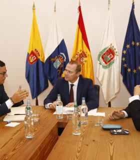 El Ayuntamiento acuerda el apoyo a la Metroguagua del Gobierno de Canarias que valora ampliar su aportación hasta un tercio de la inversión del proyecto. · foto 1