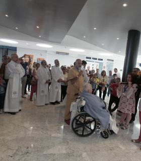 La Virgen de Los Reyes visitó hoy el hospital que lleva su nombre. · foto 4