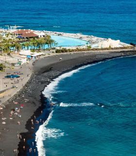 Se reabren al baño la Playa de Martiánez y el Castillo en Puerto de La Cruz. · foto 2