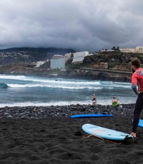 Se reabren al baño la Playa de Martiánez y el Castillo en Puerto de La Cruz. · foto 1