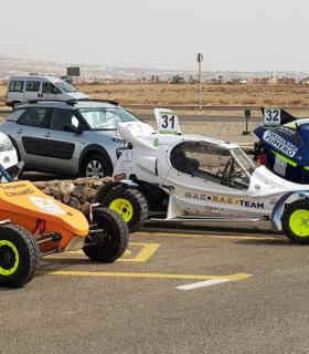 Nuestra Señora del Carmen y un amplio dispositivo de seguridad velan por los pilotos del motor canario en el IV Slalom de Salinas. · foto 3
