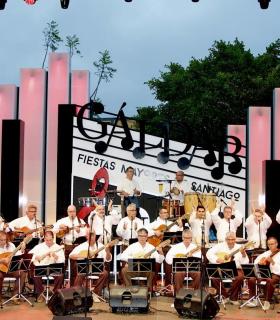 Facaracas encandila al público galdense en su tradicional cita con las folías. · foto 3