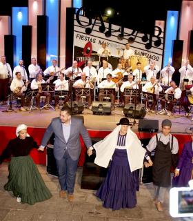 Facaracas encandila al público galdense en su tradicional cita con las folías. · foto 8