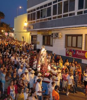 4.000 personas rinden culto a la Virgen del Carmen de Arguineguín en la víspera de su festividad. · foto 4