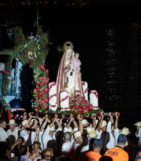 4.000 personas rinden culto a la Virgen del Carmen de Arguineguín en la víspera de su festividad. · foto 2