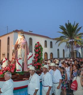 4.000 personas rinden culto a la Virgen del Carmen de Arguineguín en la víspera de su festividad. · foto 3