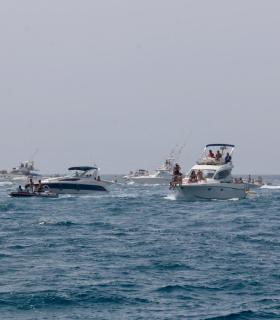 Los marineros de Arguineguín suspenden la procesión marítima ante las advertencias de la Guardia Civil. · foto 3