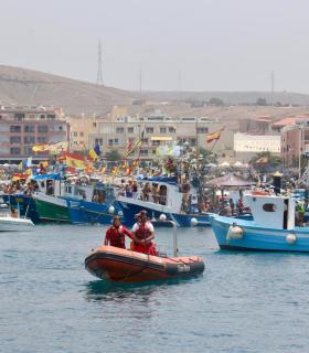 Los marineros de Arguineguín suspenden la procesión marítima ante las advertencias de la Guardia Civil. · foto 1