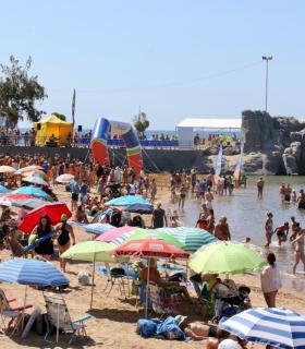 Los teldenses Nicolás De Smaele y Verónica Navarro ganan la 11ª Travesía a Nado Playa de Mogán. · foto 1