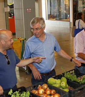 Éxito de ventas en la Feria Tacoronte Ecológico que se inauguró ayer en el Mercado Municipal. · foto 3