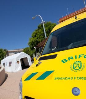 El Cabildo establece dispositivos en los accesos al monte para informar sobre el riesgo de incendio forestal. · foto 1