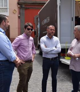 El Alcalde de Gáldar visitó hoy el rodaje del film No dormirás. · foto 3