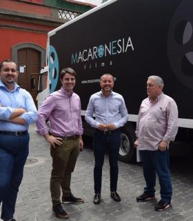 El Alcalde de Gáldar visitó hoy el rodaje del film No dormirás. · foto 1