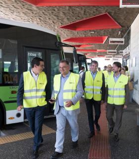 Clavijo: “La voluntad de acuerdo ha hecho posible encontrar soluciones a los problemas de movilidad en la TF-5”. · foto 2