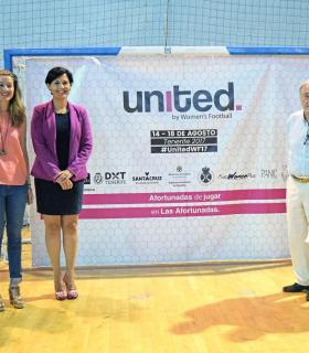 Santa Cruz de Tenerife acoge el primer torneo de fútbol femenino internacional de Canarias. · foto 1