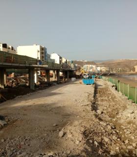 El Ayuntamiento de Las Palmas de Gran Canaria concluye el derribo del viejo paseo de la Cícer para acabar con el desnivel y ganar 2.500 metros de playa. · foto 1