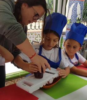 La XII Ruta del Gallo arranca con los talleres de cocina para niños. · foto 1