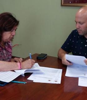 La Asociación Ámate y el Ayuntamiento de La Guancha sellan un acuerdo de colaboración. · foto 2