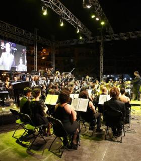 Noche de lujo en la Plaza de la Patrona de Canarias. · foto 1