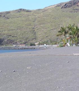 El Ayuntamiento invita a unirse a la limpieza de la playa de San Sebastián que se realiza este miércoles. · foto 2