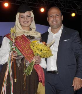 Laura Llanos, nueva reina de la fiesta de la cosecha en La Guancha. · foto 2