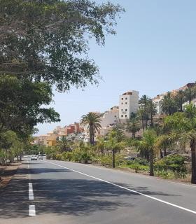 El Cabildo de La Gomera mejora la seguridad de la carretera de acceso al casco municipal de Valle Gran Rey. · foto 1