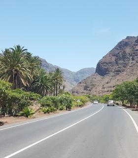 El Cabildo de La Gomera mejora la seguridad de la carretera de acceso al casco municipal de Valle Gran Rey. · foto 2