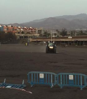 El Ayuntamiento de Telde recoge unas 9,5 toneladas de basura tras la noche de los fuegos de Melenara. · foto 4